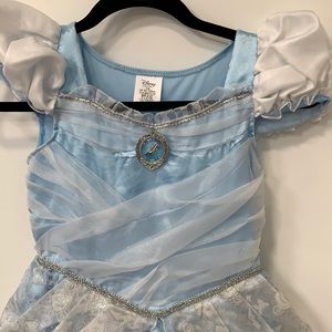 Authentic Disney store Cinderella costume never worn sz7/8